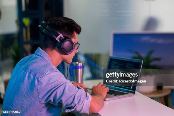 Broadcast Programming Photos and Premium High Res Pictures - Getty Images