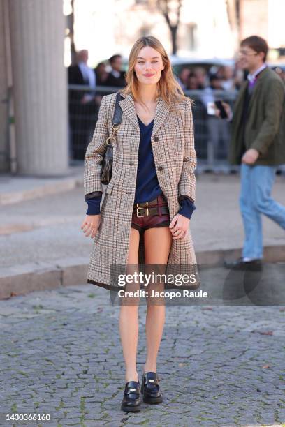 Camille Rowe attends the Miu Miu Womenswear Spring/Summer 2023 show as part of Paris Fashion Week on October 04, 2022 in Paris, France.