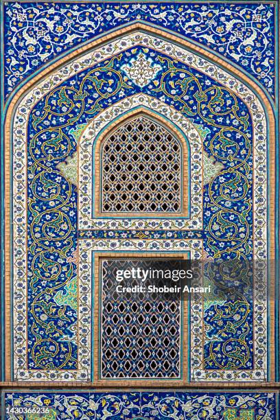 close up shot of shah mosque exterior walls, isfahan, iran - persian pattern stock-fotos und bilder