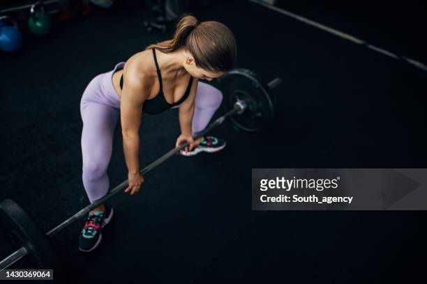 woman exercising with weights - women's weightlifting stock pictures, royalty-free photos & images