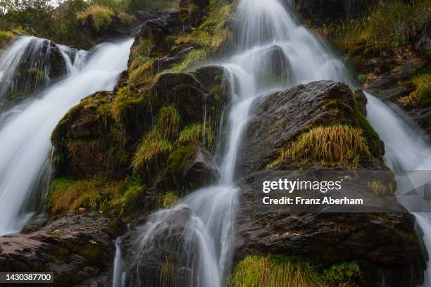 waterfall, source of po river,  monte viso region, italy - origins foto e immagini stock