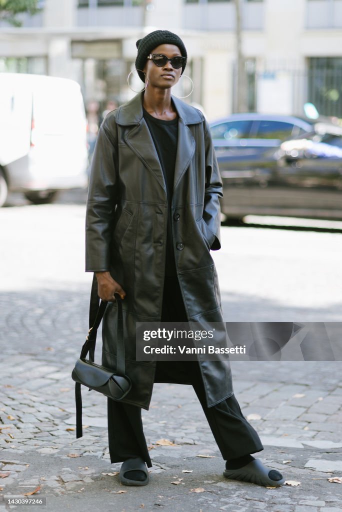 Street Style - Paris Fashion Week - Womenswear Spring/Summer 2023 : Day Nine