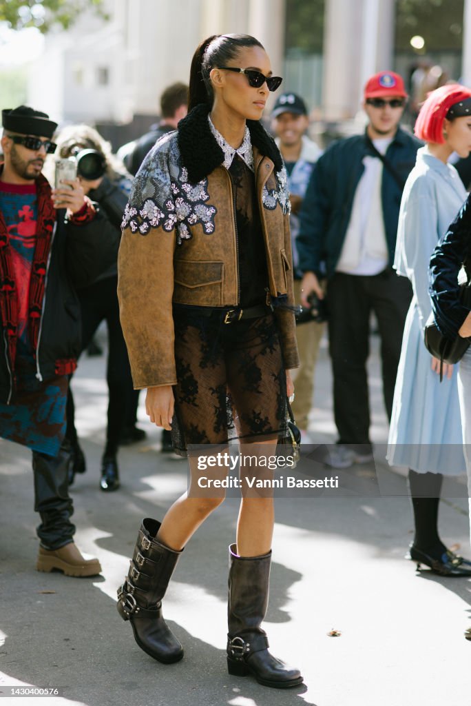 Street Style - Paris Fashion Week - Womenswear Spring/Summer 2023 : Day Nine