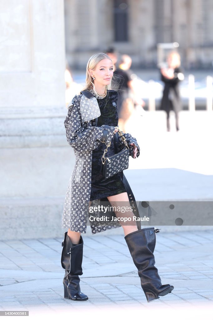 Leonie Hanne attends the Louis Vuitton Womenswear Spring/Summer 2023  News Photo - Getty Images