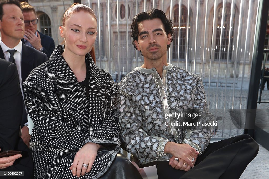 Louis Vuitton : Front Row - Paris Fashion Week - Womenswear Spring/Summer 2023