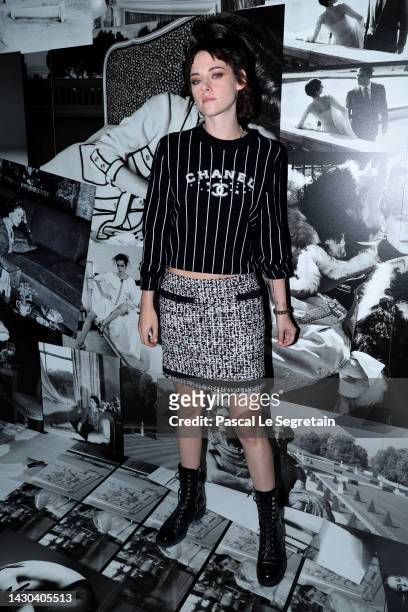 Kristen Stewart attends the Chanel Womenswear Spring/Summer 2023 show as part of Paris Fashion Week on October 04, 2022 in Paris, France.