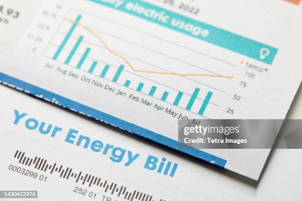 close-up of energy bill - factura de energía fotografías e imágenes de stock