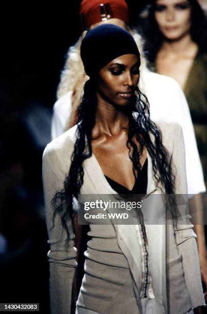 Warsame Model 12 Yasmine Warsame Stock Photos, High-Res Pictures, and Images - Getty ...