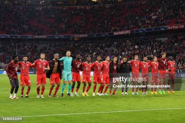 Bayern Munich players celebrate with the fans after their sides victory during the UEFA Champions League group C match between FC Bayern München and...