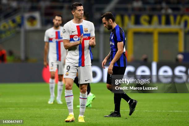 Robert Lewandowski of FC Barcelona applauds their side during the UEFA Champions League group C match between FC Internazionale and FC Barcelona at...