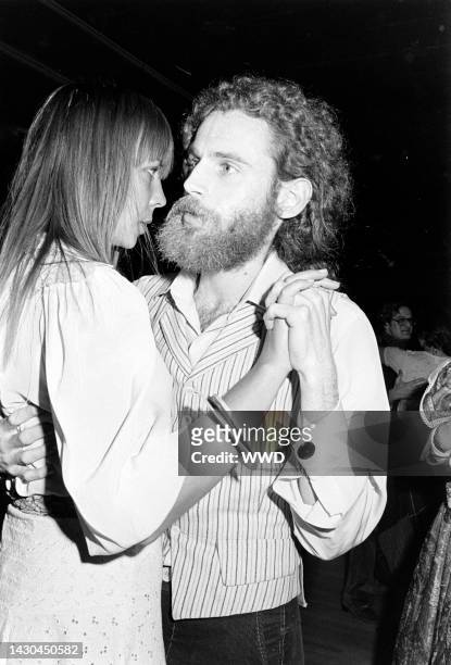 Penelope Tree dances with Jonathan Leiberson during a fundraiser at the El Corso nightclub in New York City on May 1, 1975.