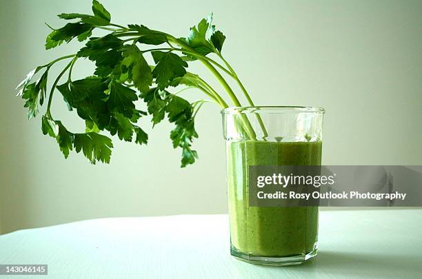 green smoothie - detox stockfoto's en -beelden