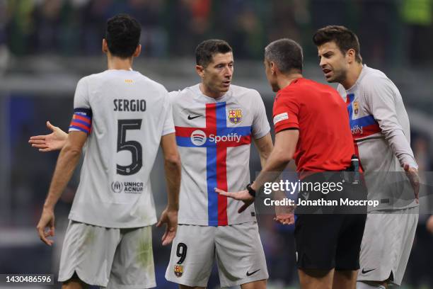 Robert Lewandowski and Gerard Pique of FC Barcelona appeal to the Referee Slavko Vincic of Slovenia for a penalty during the UEFA Champions League...