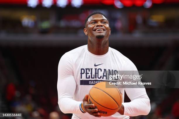 Zion Williamson of the New Orleans Pelicans warms up prior to a preseason game against the Chicago Bulls at the United Center on October 04, 2022 in...