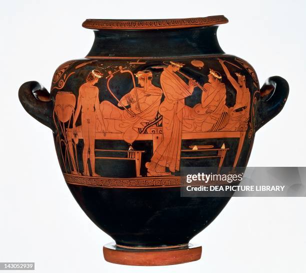 Attic stamnos representing a banquet, by the Painter of the Banquet, red-figure pottery. Greek Civilization. Monaco, Staatliche Antikensammlung