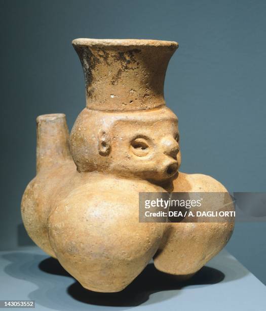 Candeleros vase, anthropomorphic terracotta tripod, height 17,4cm, width 15cm, diameter 6cm. From Cuyamel . Mayan Civilization, ancient pre-classical...