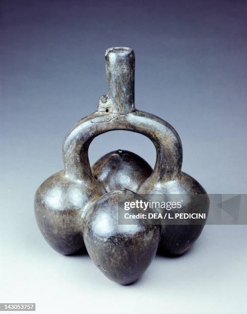 Inca Pot Inca Pottery Photos and Premium High Res Pictures - Getty Images