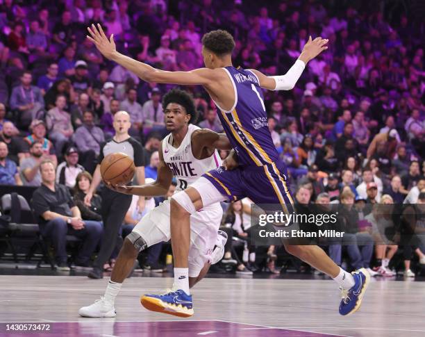 Scoot Henderson of G League Ignite drives to the basket against Victor Wembanyama of Boulogne-Levallois Metropolitans 92 in the second quarter of...