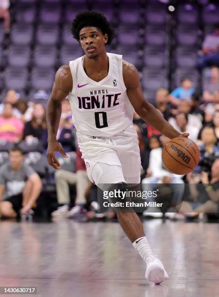 Scoot Henderson of G League Ignite brings the ball up the court against the Boulogne-Levallois Metropolitans 92 in the second quarter of their...