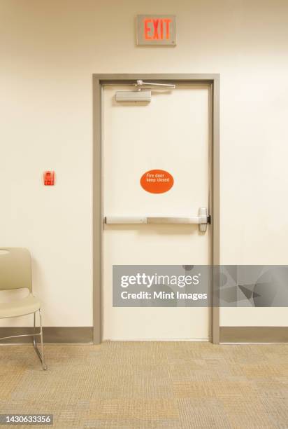 emergency exit door in modern building - 非常口 ストックフォトと画像