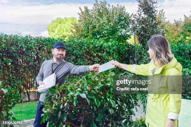air mail - postbode stockfoto's en -beelden