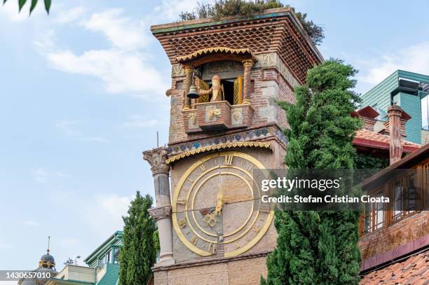 puppets and clock tower in city centre tbilisi, georgia. - turmuhr stock-fotos und bilder
