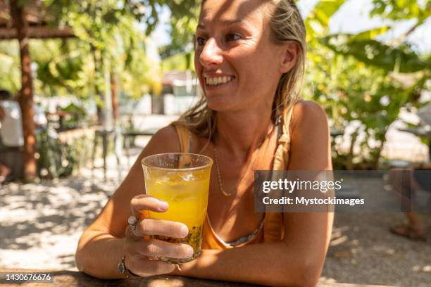 young woman having a fresh passionfruit juice - cocktail and mocktail stockfoto's en -beelden