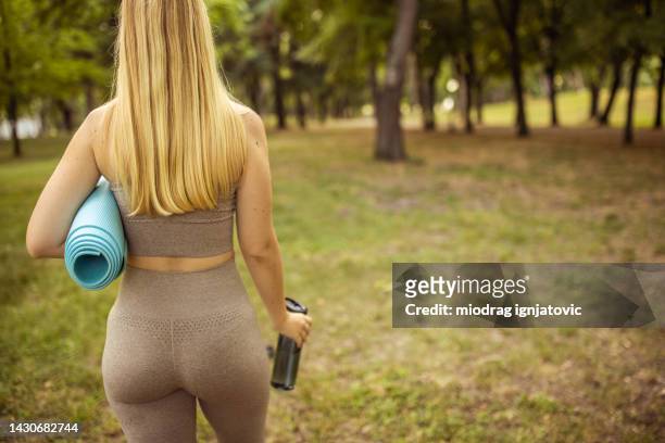 359 Yoga Pants And Rear View Stock Photos, High-Res Pictures, and