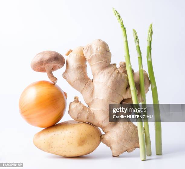 balanced vegetables, fresh potato, ginger, asparagus, onion - arrangement photos et images de collection