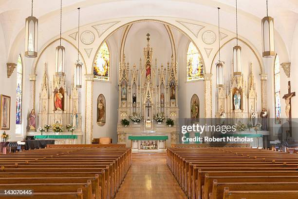 pews and altar in empty ornate church - katholicisme stockfoto's en -beelden