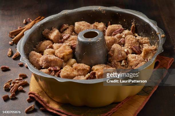 preparing cinnamon sugar pull apart monkey bread - bundtkaka bildbanksfoton och bilder