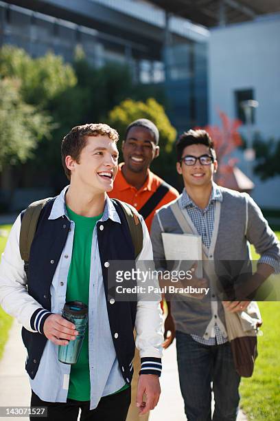 students walking together outdoors - 3 men standing outside stockfoto's en -beelden