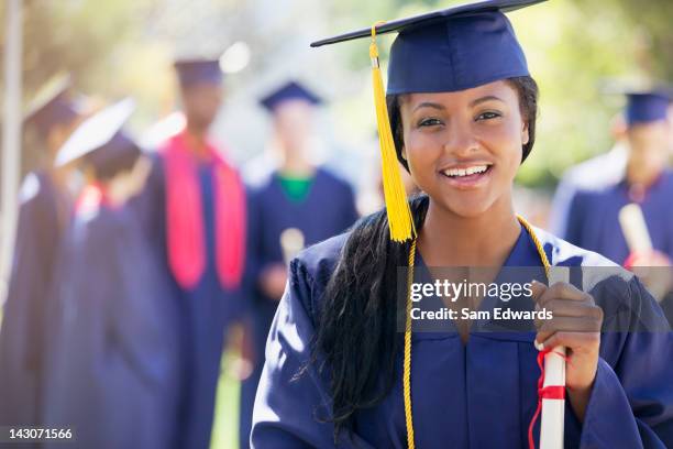 笑顔大学院卒業証書を - college graduation ストックフォトと画像