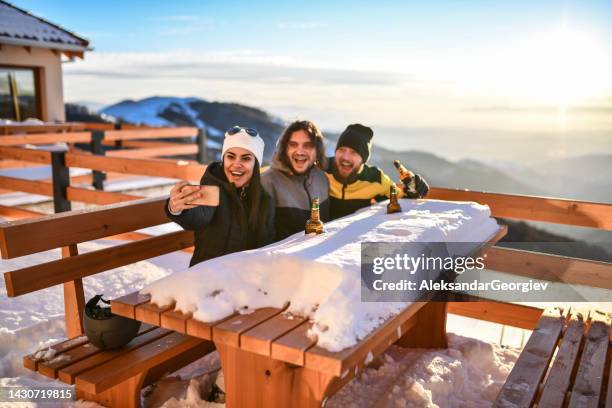 happy friends having drunk mountain snow selfie while drinking beer - happy skier stockfoto's en -beelden