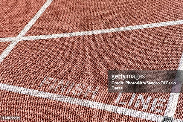 finishing line of running track - finishing line fotografías e imágenes de stock