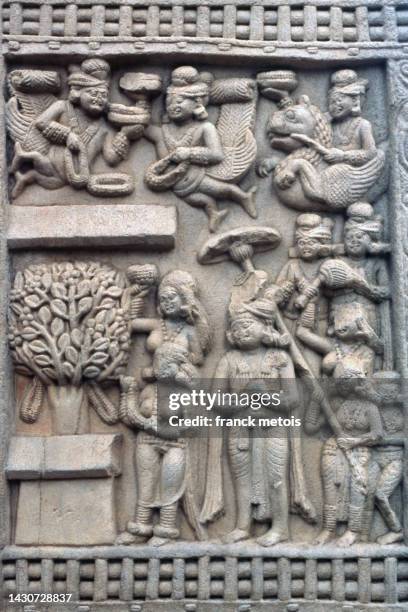 buddhist bas relief depicting a scene from a "jataka" ( india) - stupa imagens e fotografias de stock