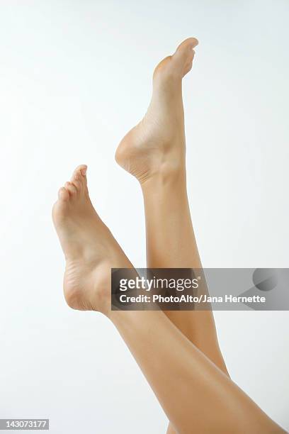 woman's bare feet - barefoot foto e immagini stock
