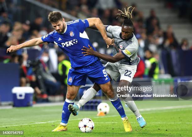 Bruno Petkovic of Dinamo Zagreb is challenged by Oumar Solet of RB Salzburg during the UEFA Champions League group E match between FC Salzburg and...