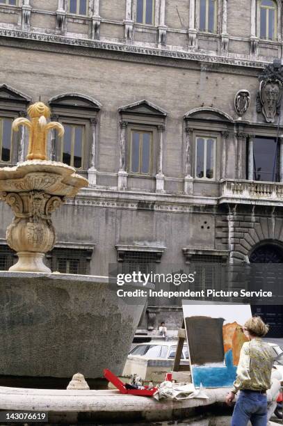 Artist painting at the Bathtube Fountain in Piazza Farnese, Rome.