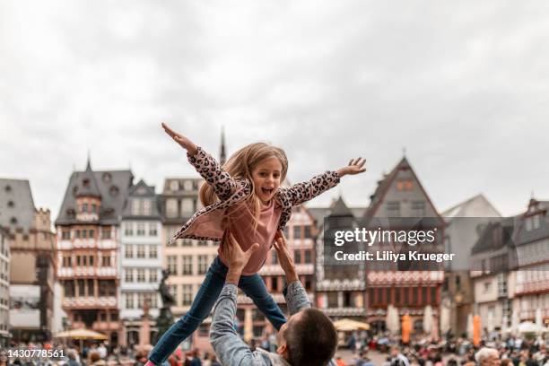 little happy girl in the hands of his father. - gemeinsam gehen stock-fotos und bilder