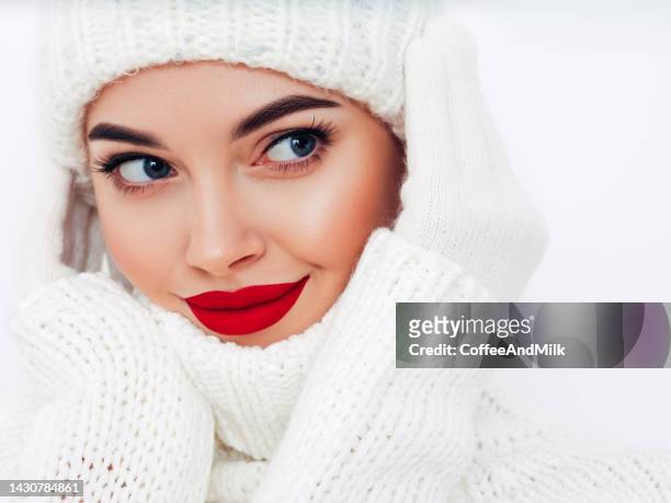 woman in winter clothes - beautiful woman winter stock pictures, royalty-free photos & images