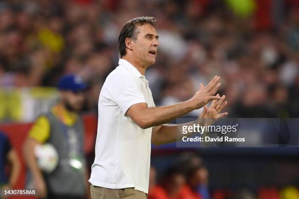 Julen Lopetegui, Head Coach of Sevilla FC reacts during the UEFA Champions League group G match between Sevilla FC and Borussia Dortmund at Estadio...