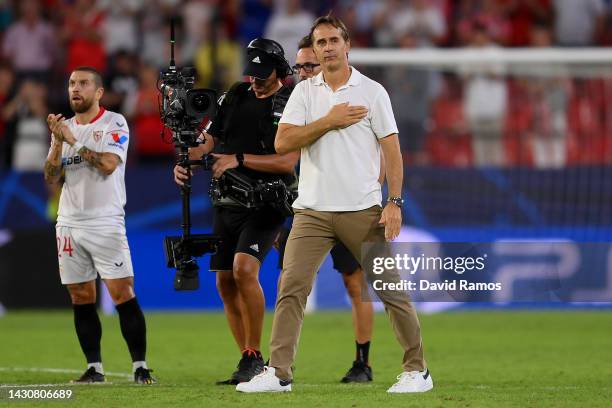 Julen Lopetegui, Head Coach of Sevilla FC looks dejected during the UEFA Champions League group G match between Sevilla FC and Borussia Dortmund at...