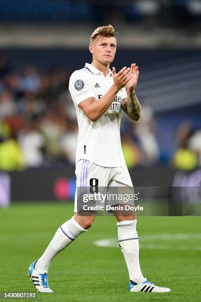 Toni Kroos of Real Madrid applauds fans after the UEFA Champions League group F match between Real Madrid and Shakhtar Donetsk at Estadio Santiago...