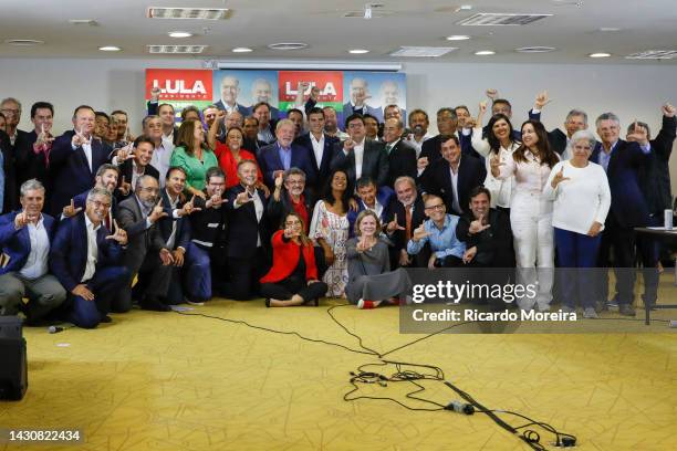 Candidate Luiz Inacio Lula da Silva of Workers' Party and running mate Geraldo Alckmin pose for the media during a meeting with leaders of different...