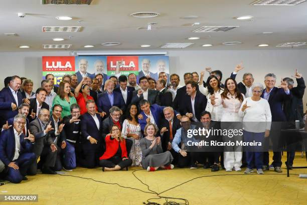 Candidate Luiz Inacio Lula da Silva of Workers' Party and running mate Geraldo Alckmin pose for the media during a meeting with leaders of different...