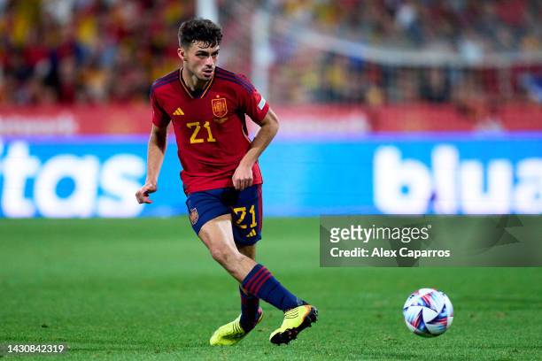 Pedri of Spain passes the ball during the UEFA Nations League League A Group 2 match between Spain and Switzerland at La Romareda on September 24,...