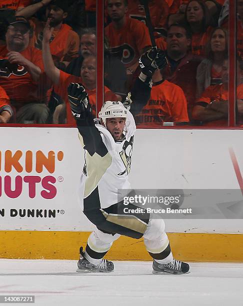 Steve Sullivan of the Pittsburgh Penguins celebrates his powerplay goal at 10:55 of the second period against the Philadelphia Flyers in Game Four of...
