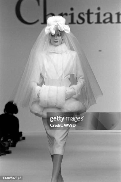 Bridal look Marc Bohan discontinues designing Dior ready to wear until 1986.Bridal look.