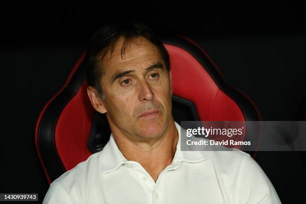 Head coach Julen Lopetegui of Sevilla FC looks on during the UEFA Champions League group G match between Sevilla FC and Borussia Dortmund at Estadio...